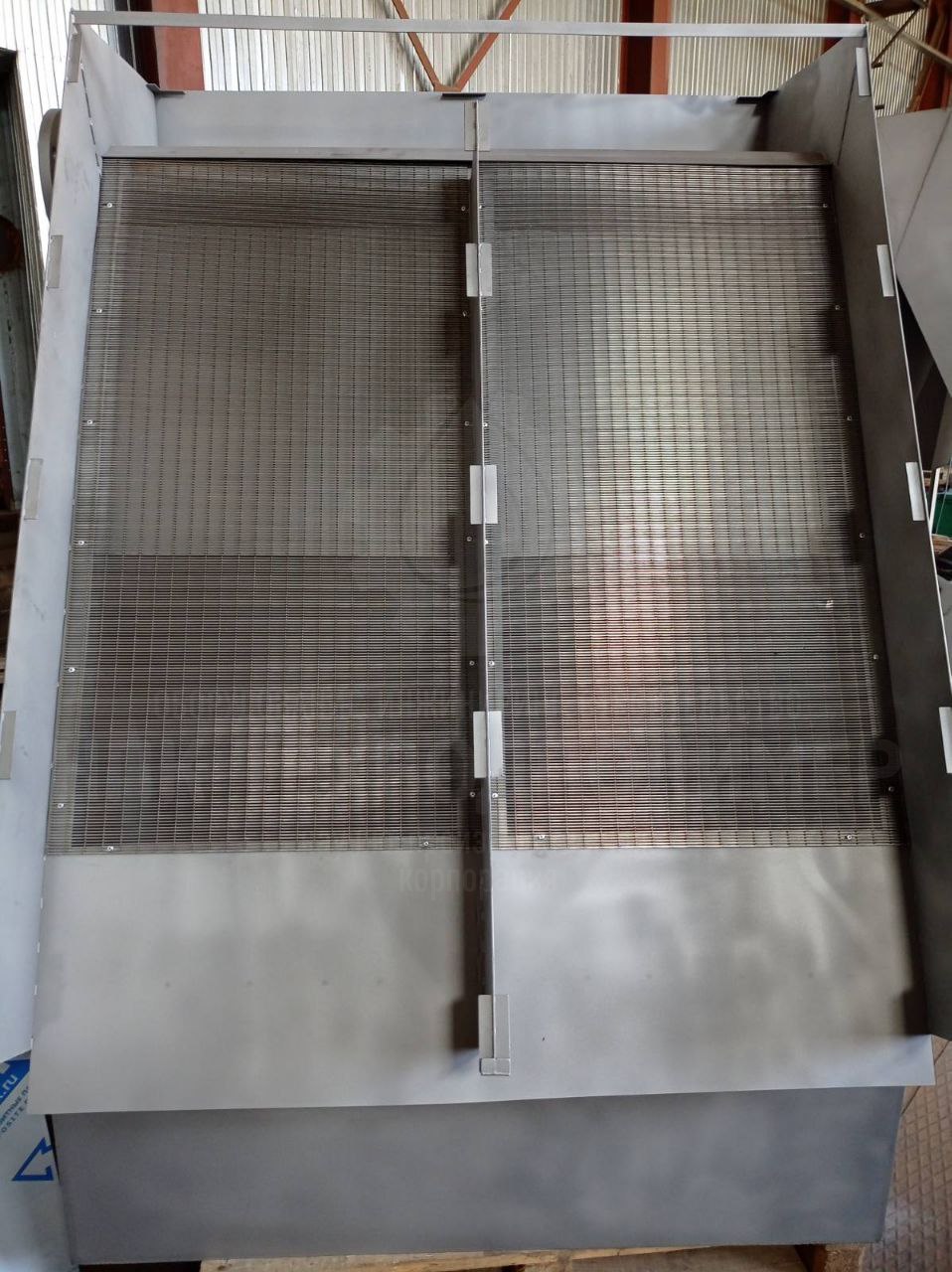 Готовы к отгрузке Устройства Фильтрующие Самоочищающиеся (УФС) производительностью 100 м3/ч. Прозор фильтрующего полотна 2,5мм. Материал изготовления нержавеющая сталь.